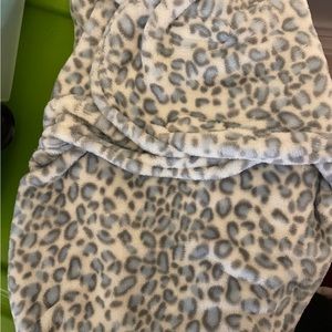 Fleece baby swaddle